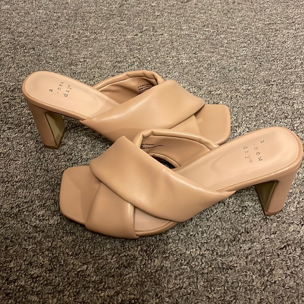 A New Day - Women’s tan sandal heel. Size 8.